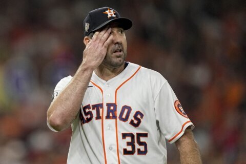 Even with 5-0 lead, Verlander can’t get 1st World Series win