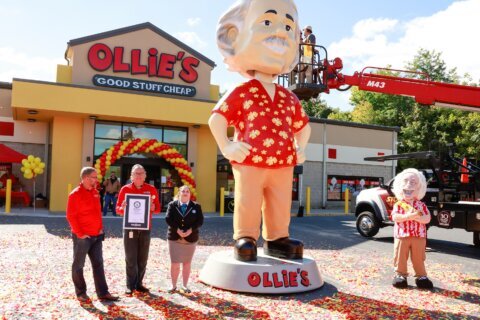 World’s largest bobblehead unveiled at bargain store in Pennsylvania
