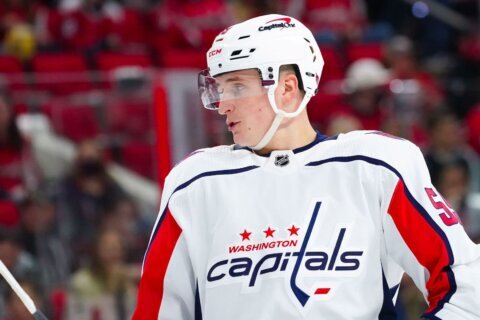 Bruins beat Caps 3-1 for 12th straight home win