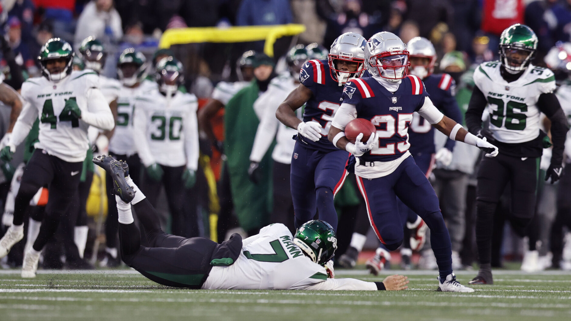 <p><b><i>Jets 3</i></b><br />
<b><i>Patriots 10</i></b></p>
<p>How did the New York Jets lose to New England for the 14th straight time? Having more punts (10) than completed passes (9) is a key component, especially when the last one was returned for <a href="https://twitter.com/ESPNStatsInfo/status/1594454549380857858?s=20&amp;t=B8R9YmnCNPcOgcJLMyLvNg" target="_blank" rel="noopener" data-saferedirecturl="https://www.google.com/url?q=https://twitter.com/ESPNStatsInfo/status/1594454549380857858?s%3D20%26t%3DB8R9YmnCNPcOgcJLMyLvNg&amp;source=gmail&amp;ust=1669080916134000&amp;usg=AOvVaw1Vneh5YcWr3mBqDt9bRFjC">a historic near-walk-off 84-yard touchdown</a>.</p>
<p>It also kicks off <a href="https://profootballtalk.nbcsports.com/2022/11/16/patriots-emerge-from-bye-with-three-key-games-in-12-days/" target="_blank" rel="noopener" data-saferedirecturl="https://www.google.com/url?q=https://profootballtalk.nbcsports.com/2022/11/16/patriots-emerge-from-bye-with-three-key-games-in-12-days/&amp;source=gmail&amp;ust=1669080916134000&amp;usg=AOvVaw2PGUIFsOEARU8PxJrrJsRI">the Patriots&#8217; key 12-day stretch of three games</a> that will determine whether there will be playoff football in Foxborough this year. Bank on the Pats going 2-1 during that window.</p>
