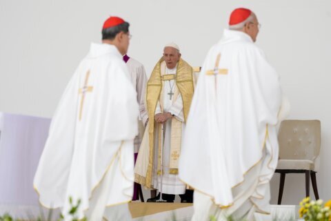 Pope tells Bahrain youths to seek real advice, not Google