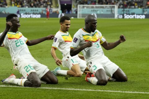 Senegal advances to last 16 at World Cup, beats Ecuador 2-1