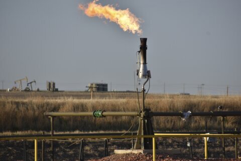 US rule would limit methane leaks from public lands drilling