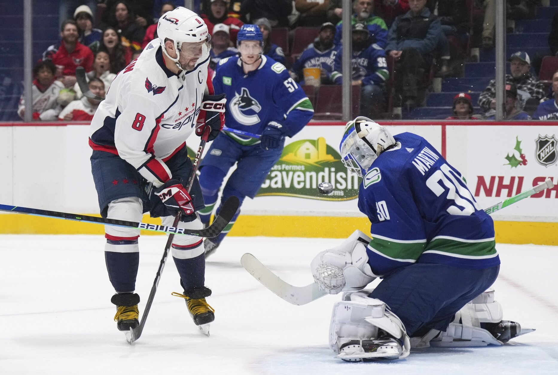 Ovechkin tops Gretzky for most road goals, Caps beat Canucks – KGET 17