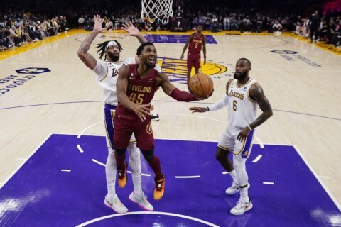 Garland, Mitchell lead Cavs past Lakers to 8th straight win