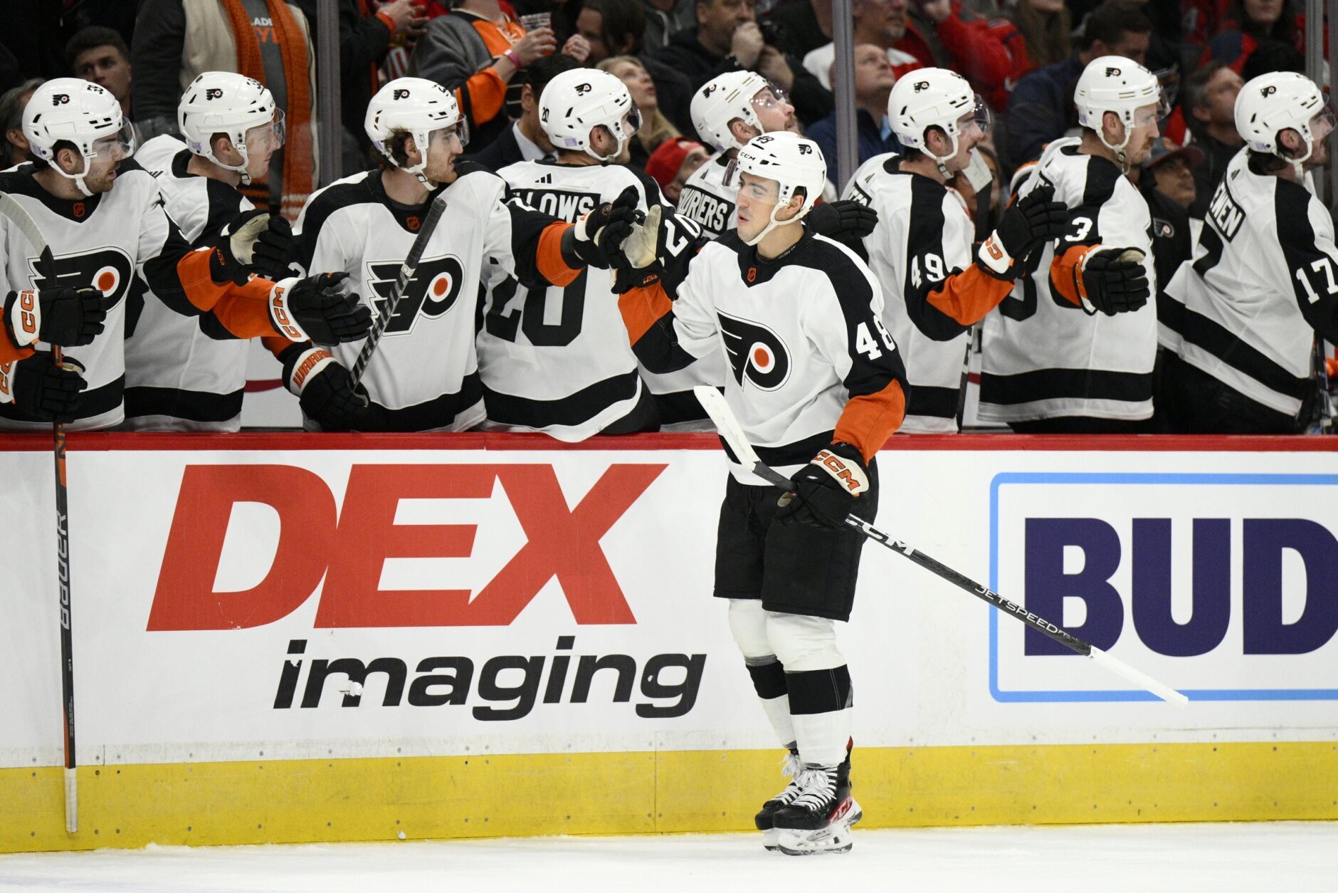 Cates' Short-Handed Goal Lifts Flyers Over Kings