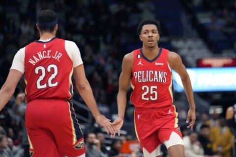 McCollum, Pelicans beat Grizzlies without injured Williamson