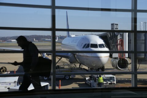 DC-area lawmakers unite to oppose bill that would add more daily flights at Reagan National