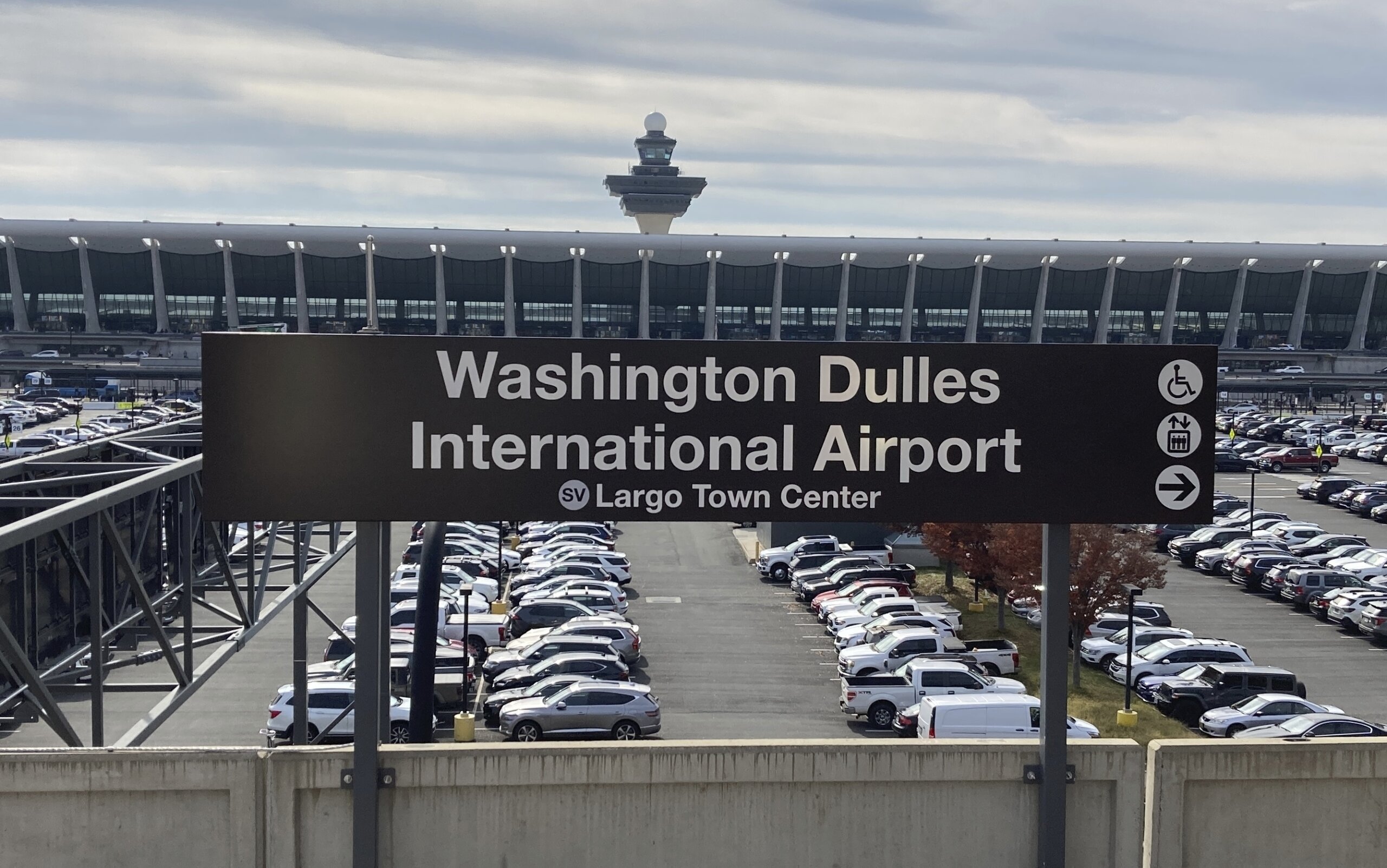 here-s-what-you-ll-experience-walking-from-metro-s-new-dulles-station