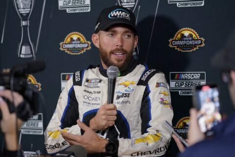 Wall-hugging Chastain, red-hot Bell eye 1st NASCAR title