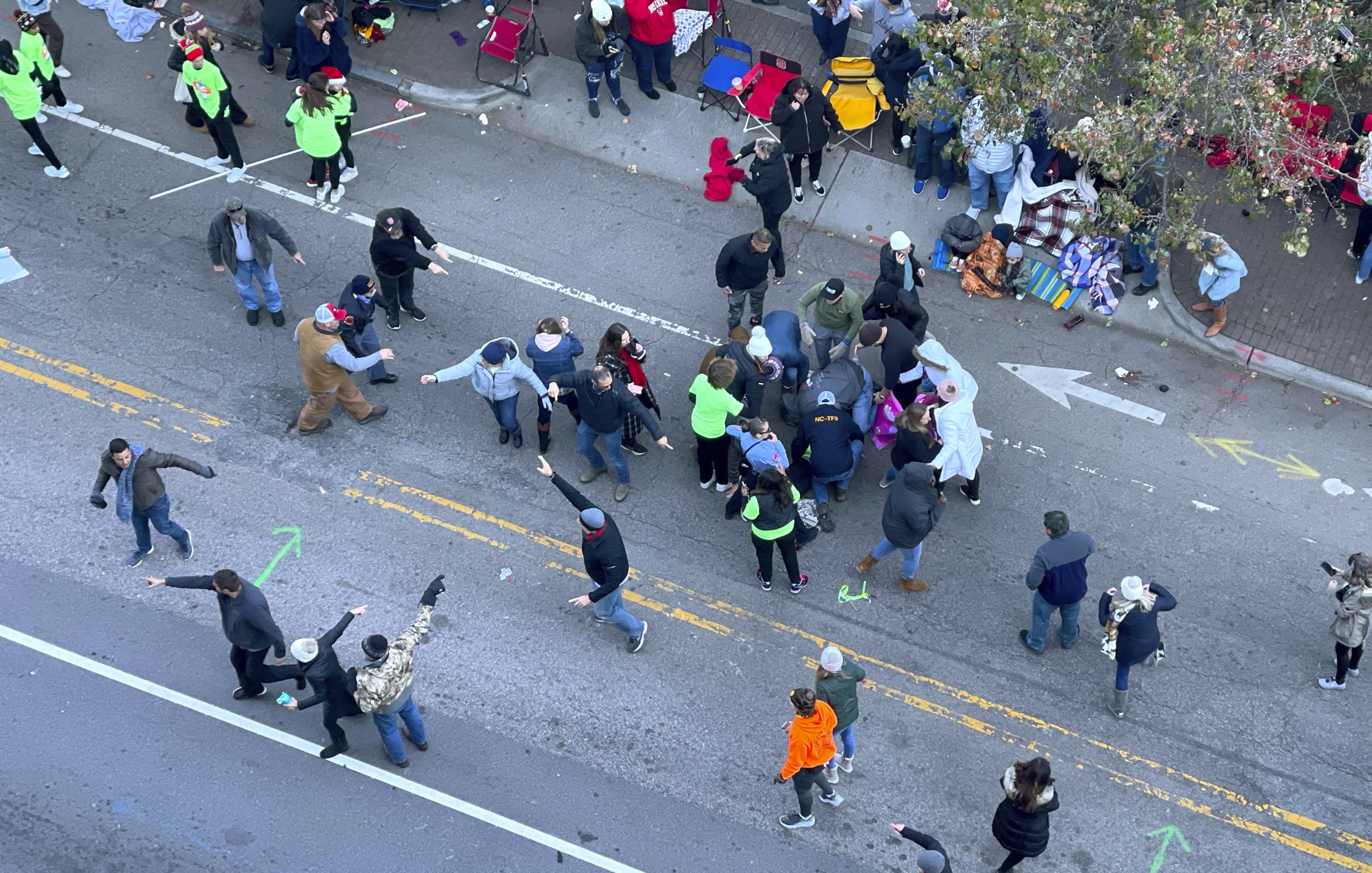 Truck in North Carolina holiday parade crashes, kills girl – WTOP News