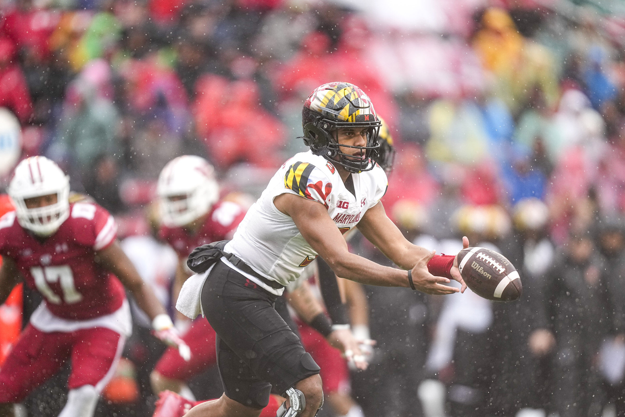 Military Bowl final score: Navy trounces Virginia without a completion 