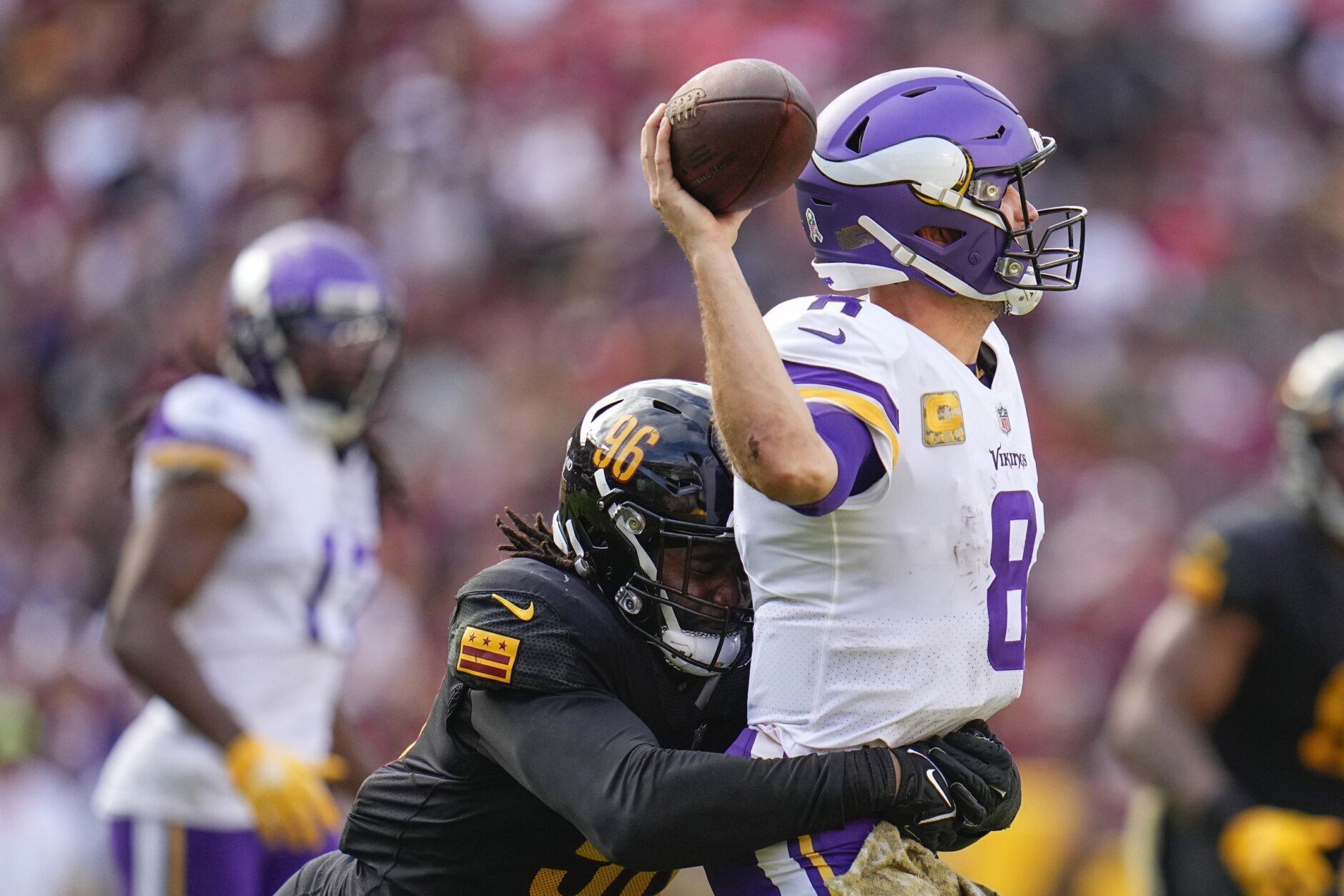 Landover, MD, USA. 6th Nov, 2022. Minnesota Vikings tight end T.J.  Hockenson (87) catches a pass during the NFL game between the Minnesota  Vikings and the Washington Commanders in Landover, MD. Reggie