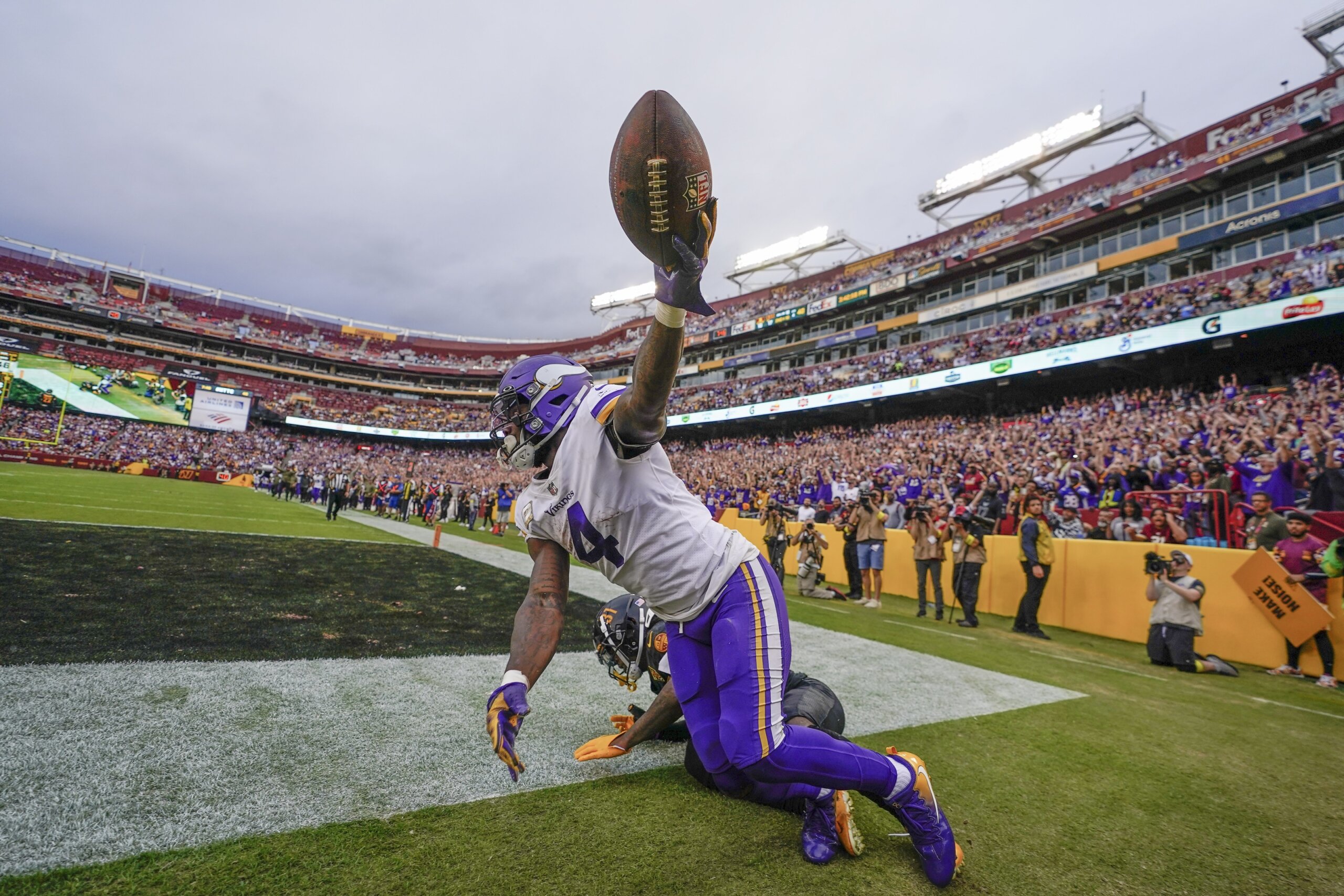 Takeaways: Vikings beat Commanders 20-17 to improve to 7-1