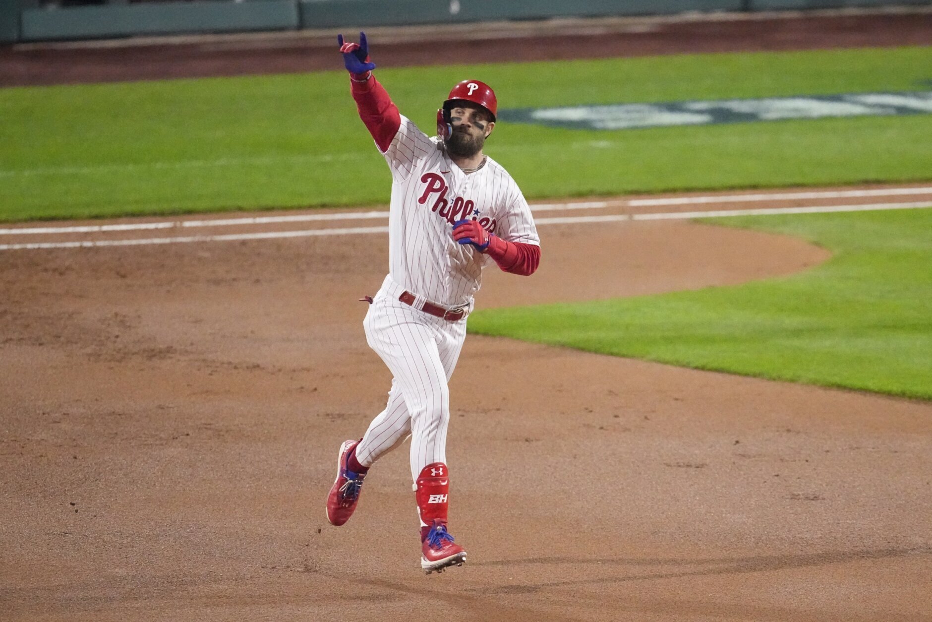 Harper, Phillies tie World Series mark with 5 HR, top Astros – The