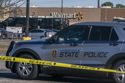 Empleada demanda a Walmart por $50 millones tras tiroteo mortal en Virginia
