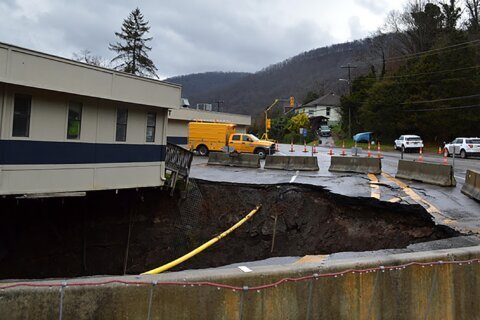Massive sinkhole threatens to swallow West Virginia police department