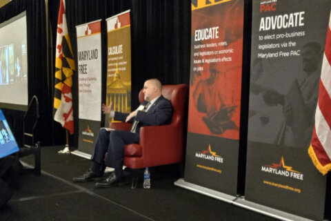 Hogan gets hero’s send-off at business group lunch — but national ratings aren’t so favorable