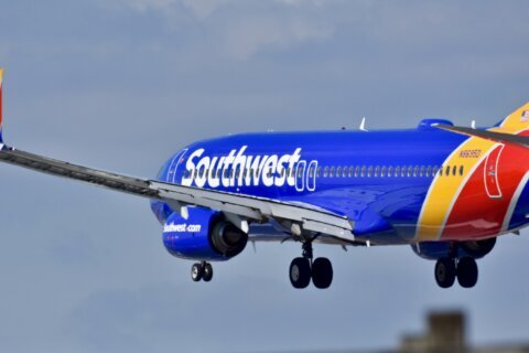 Southwest Airlines aumenta tarifas de equipaje tras el alza del combustible