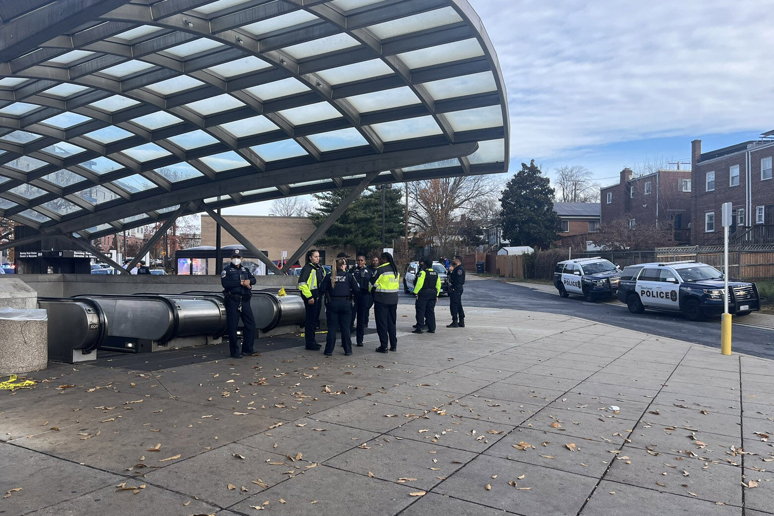 3 people shot at Benning Road Metro station WTOP News