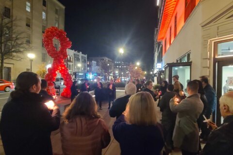Candlelight vigil in Northwest DC remembers victims of HIV on World AIDS Day