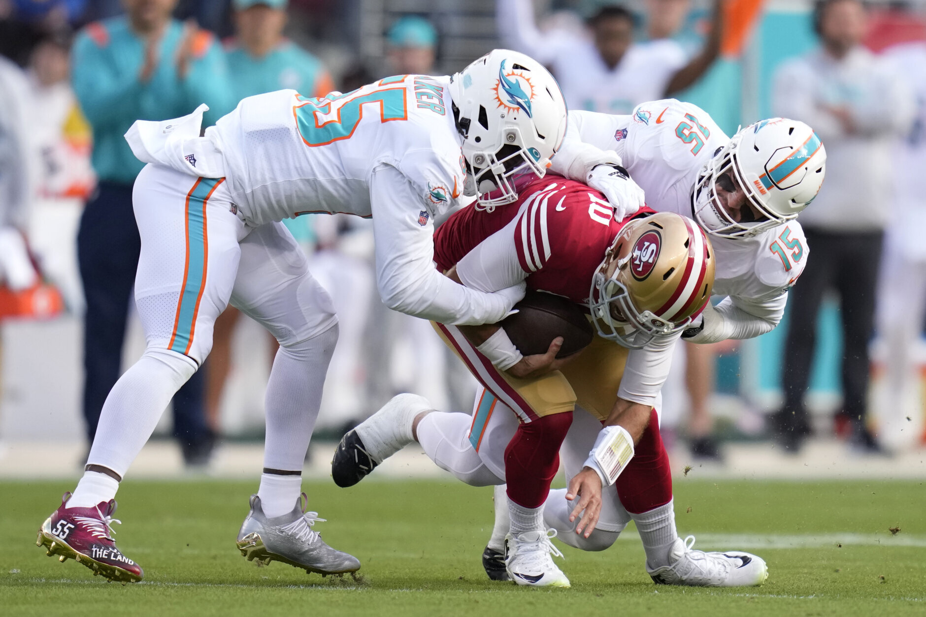 <p><em><strong>Dolphins 17</strong></em><br />
<em><strong>49ers 33</strong></em></p>
<p>There&#8217;s two consistencies about Jimmy Garoppolo: He&#8217;s impossibly handsome and chronically injured. This latest episode of the latter may have derailed San Francisco&#8217;s Super Bowl hopes — and I had the Niners as the best team in the NFC.</p>
