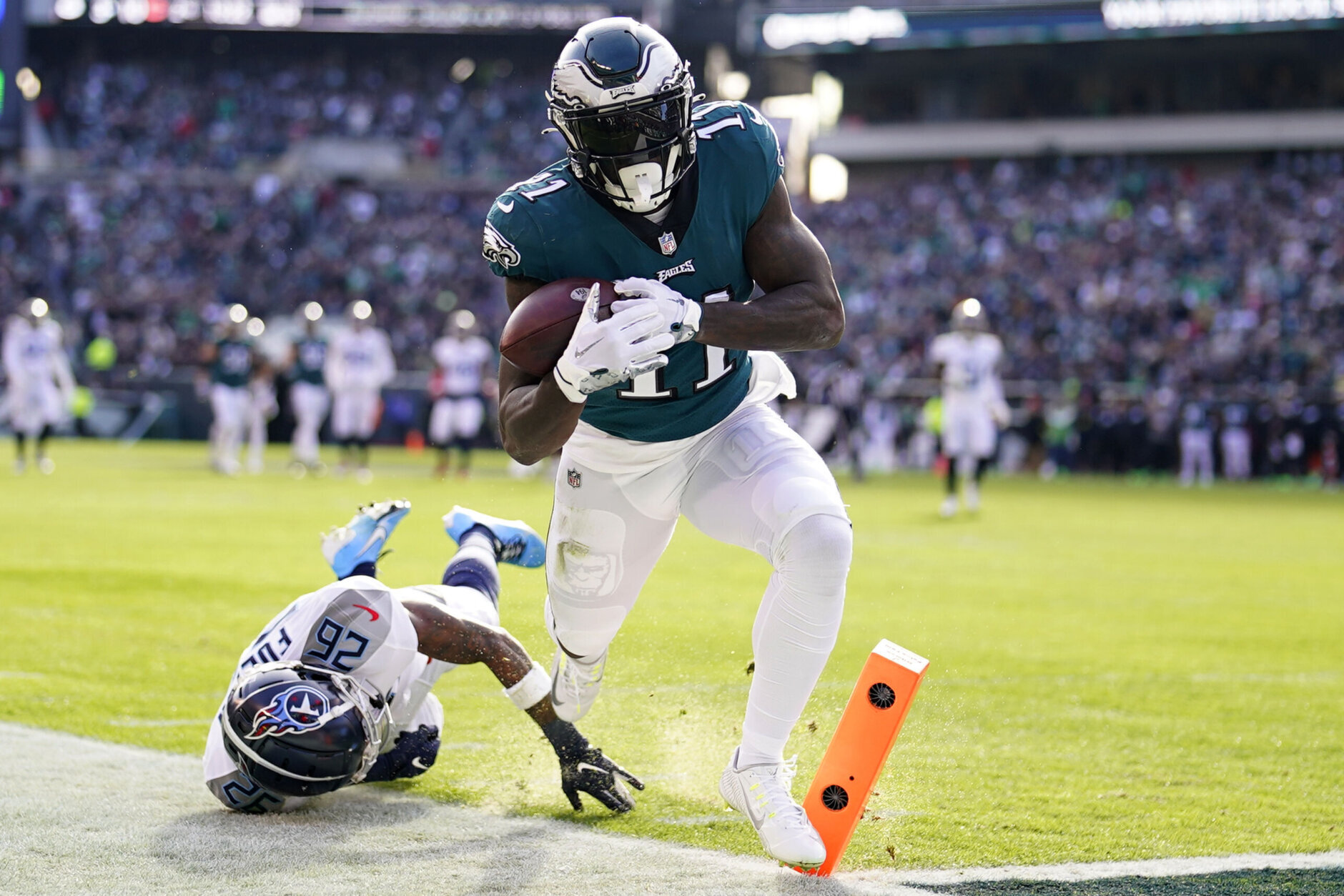 <p><b><i>Titans 10</i></b><br />
<b><i>Eagles 35</i></b></p>
<p><a href="https://www.nbcsports.com/philadelphia/eagles/eagles-aj-brown-grown-and-peace-he-faces-titans" target="_blank" rel="noopener">A.J. Brown lit up his former team</a> to help his current team <a href="https://twitter.com/ESPNStatsInfo/status/1599529082986930181?s=20&amp;t=JDeaKN4d1GXs2lGtUHWXpA" target="_blank" rel="noopener">make a historic statement</a>: Philly&#8217;s balance is the stuff Super Bowl teams are made of. The Eagles are scary good and the Titans — now 1-5 against teams .500 or better — are pretenders thriving in a lousy division.</p>
