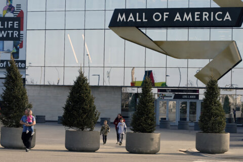 Police: 19-year-old killed in shooting at Mall of America