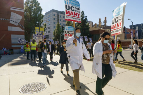 University of California, workers reach deal to end strike