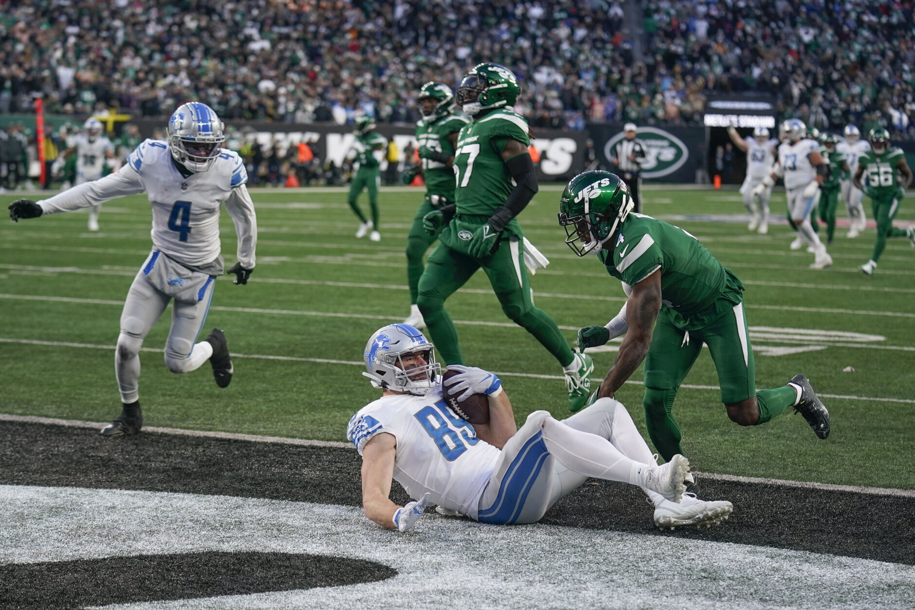<p><em><strong>Lions 20</strong></em><br />
<em><strong>Jets 17</strong></em></p>
<p>Of the teams chasing a wild card berth, none seem as likely to come grab one as Detroit. Not just because they hold a tiebreaker advantage over the Commanders but because they&#8217;re on a roll (winners of six of their last seven games) and have a relatively easy remaining schedule (at Carolina, vs. Bears, at Green Bay).</p>
