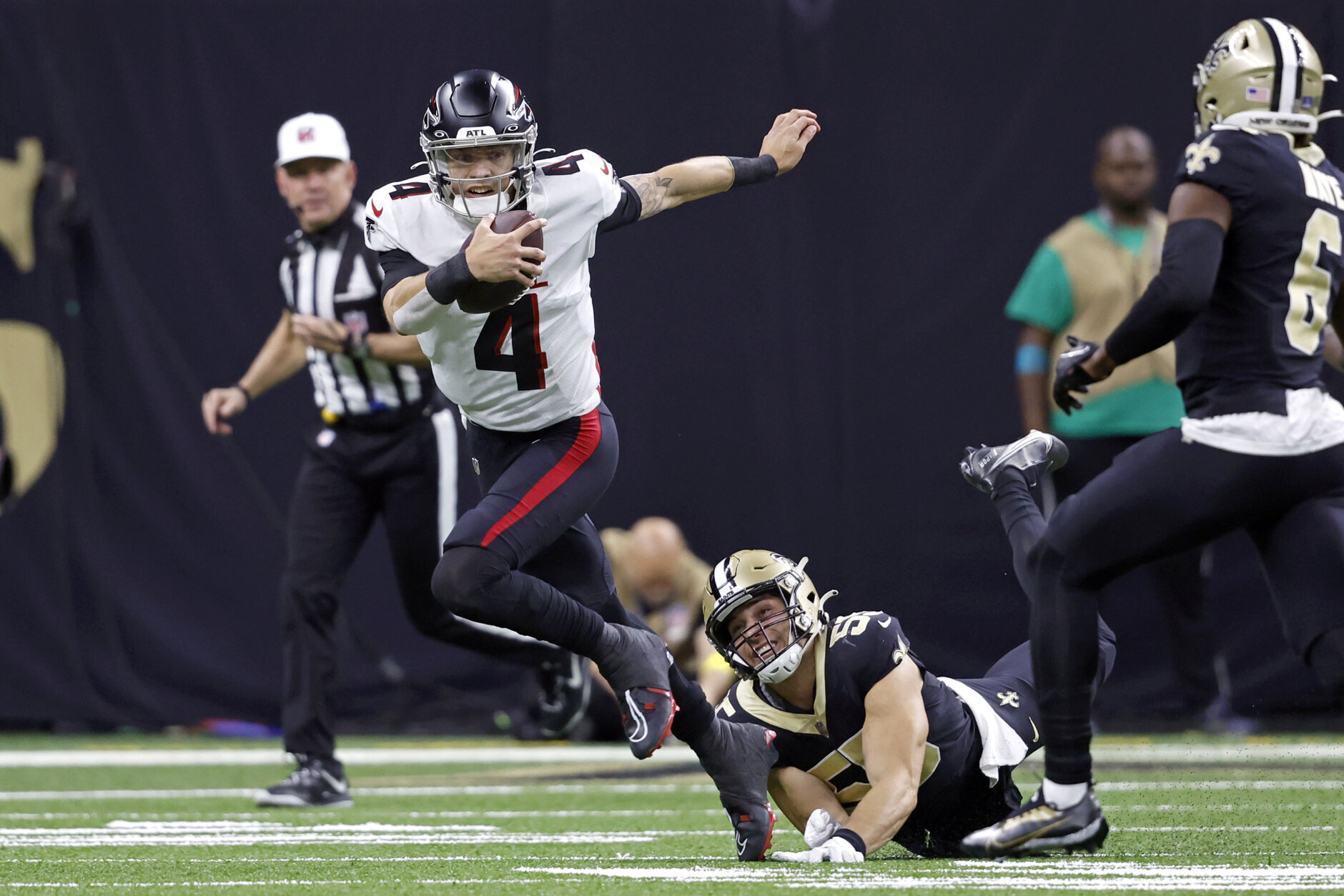 <p><em><strong>Falcons 18</strong></em><br />
<em><strong>Saints 21</strong></em></p>
<p>How bad is the NFC South, you ask? Even with this loss to fall to 1-4 in-division, Atlanta still has a chance to win it.</p>
