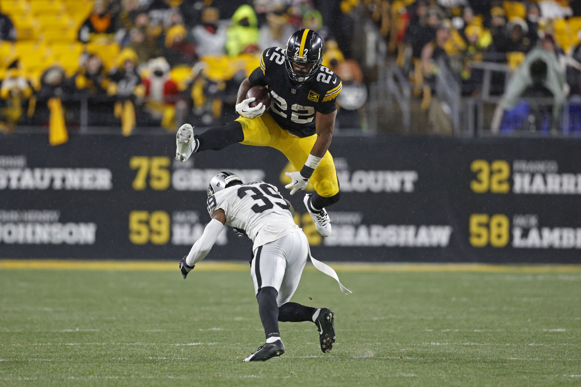 <p><em><strong>Raiders 10</strong></em><br />
<em><strong>Steelers 13</strong></em></p>
<p>In a fitting tribute to the late Franco Harris, another Steelers back named Harris (Najee) led a 100-yard rushing effort to beat the Raiders in a low-scoring affair capped by a clutch catch. Rest in power, No. 32.</p>
<figure id="attachment_24354222" aria-describedby="caption-attachment-24354222" style="width: 1024px" class="wp-caption aligncenter"><img loading="lazy" class="size-large wp-image-24354222" src="https://wtop.com/wp-content/uploads/2022/12/AP22359221149700-1024x683.jpg" alt="" width="1024" height="683" /><figcaption id="caption-attachment-24354222" class="wp-caption-text">A video board shows Number 32 for Pittsburgh Steelers Pro Football Hall of Famer Franco Harris being retired on the 50th Anniversary of the Immaculate Reception during an NFL football game against the Las Vegas Raiders, Sunday, Dec. 24, 2022, in Pittsburgh. (AP Photo/Tyler Kaufman)</figcaption></figure>
