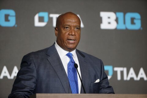 Bears hire Big Ten Commissioner Warren as team president