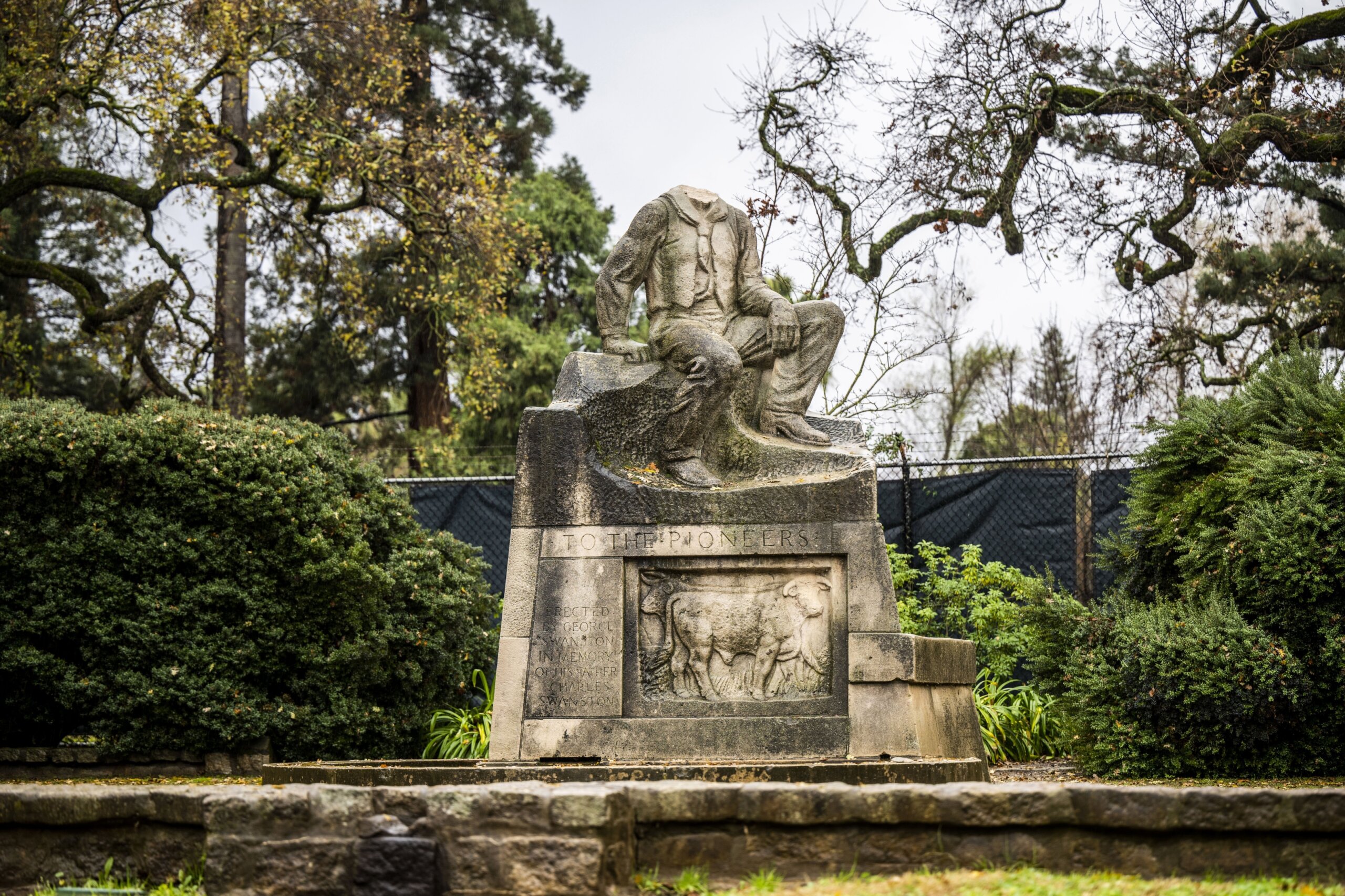 Northern California statue of meat-packing magnate beheaded – WTOP News