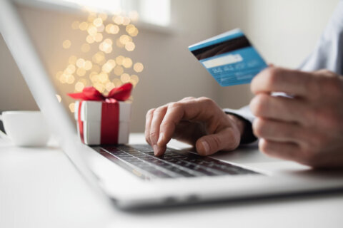 How to limit debt, overspending this holiday season