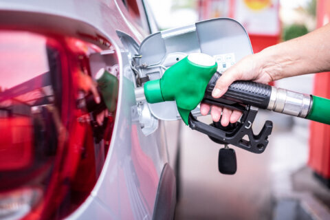Gas prices to dip to under $3 around Christmas