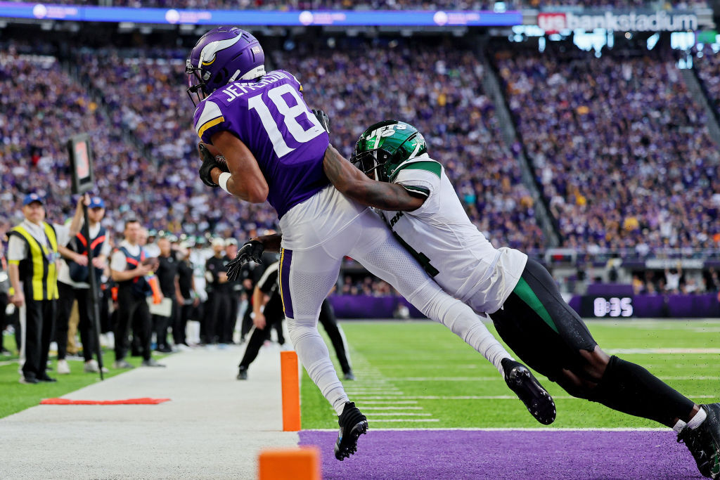 <p><em><strong>Jets 22</strong></em><br />
<em><strong>Vikings 27</strong></em></p>
<p>Minnesota swept the AFC East to pull within a game of clinching the NFC North for the first time since 2017. The Vikings are undefeated in close games, which could serve them well in the playoffs.</p>
