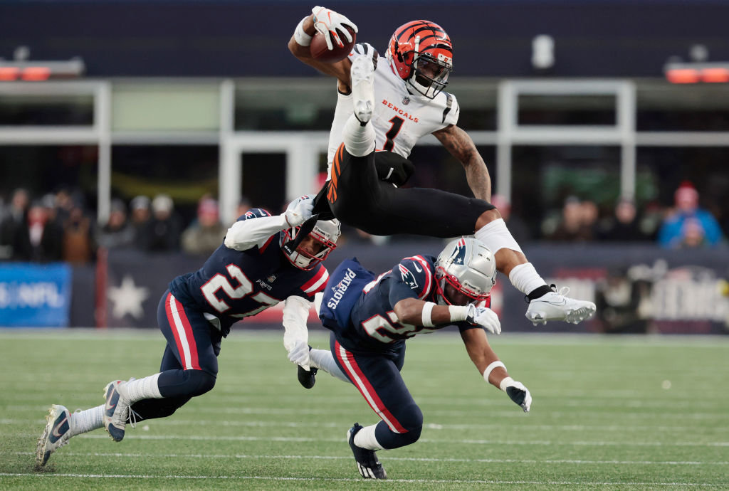 <p><em><strong>Bengals 22</strong></em><br />
<em><strong>Patriots 18</strong></em></p>
<p>This was surprisingly close for a game in which Cincy amassed nearly 500 yards of offense, but watch the Bengals – this team is a legit threat to grab home-field advantage in the AFC.</p>
