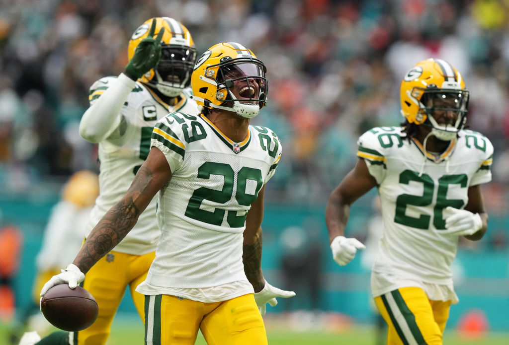 <p><b><i>Packers 26</i></b><br />
<b><i>Dolphins 20</i></b></p>
<p>Before <a href="https://profootballtalk.nbcsports.com/2022/12/21/despite-leading-all-players-in-fan-voting-tua-tagovailoa-doesnt-make-the-pro-bowl/">Tua Tagovailoa&#8217;s Pro Bowl snub</a>, he tossed five interceptions all season – but Miami&#8217;s final three possessions ended in Tua picks to gift wrap and deliver Green Bay its 15th straight December victory and keep its slim playoff hopes alive. Talk about Christmas miracles (or Grinches – the Packers do wear green, after all).</p>
