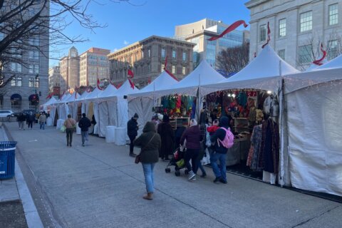 Cold weather hampers final day of DC’s Downtown Holiday Market