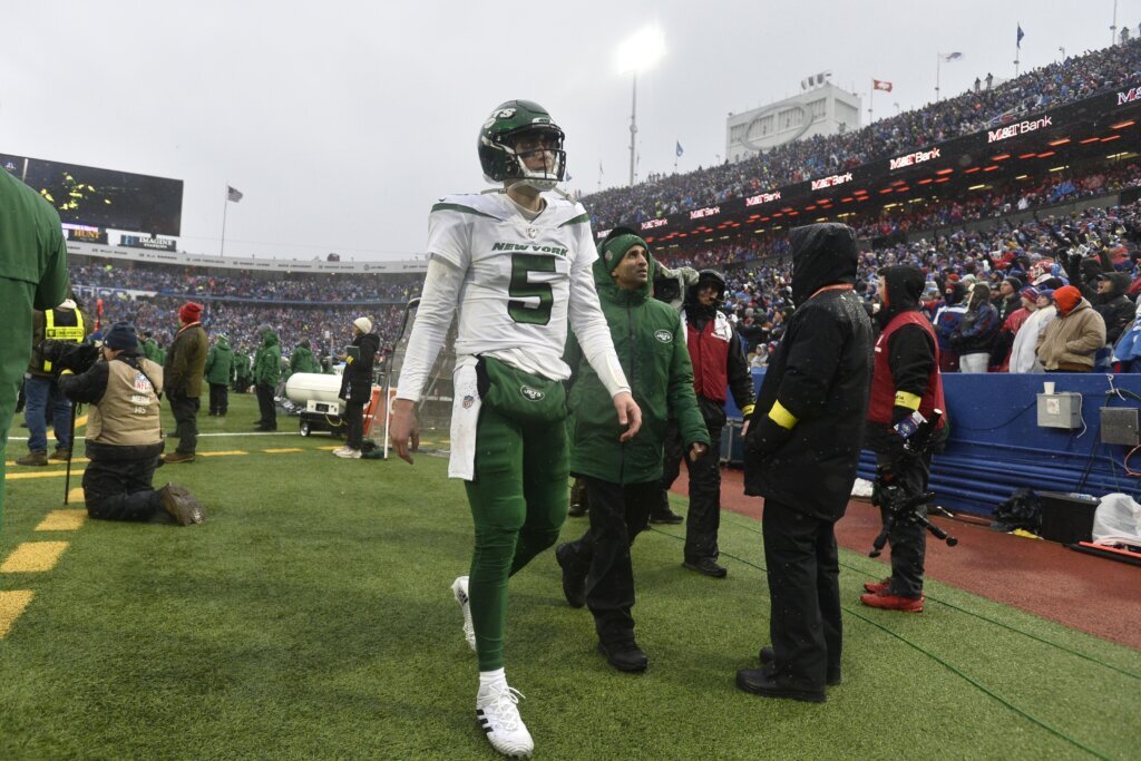 AP source: Jets’ White cleared by docs, will start Sunday