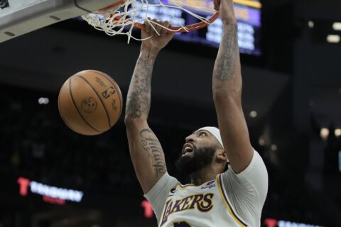 Lakers star Davis leaves game vs Cavs with flu-like symptoms