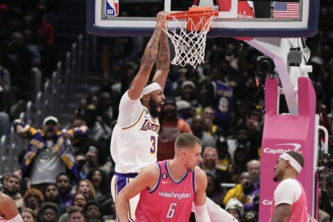 With 99 points in 2 games, Lakers’ Anthony Davis on big roll