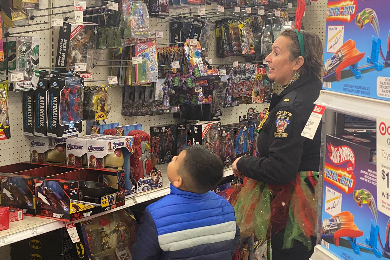 Police go holiday shopping with kids.