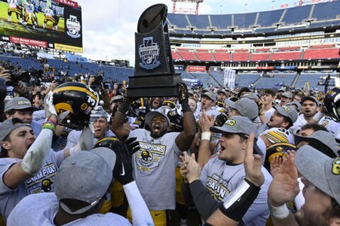 Iowa posts 1st Music City Bowl shutout, tops Kentucky 21-0