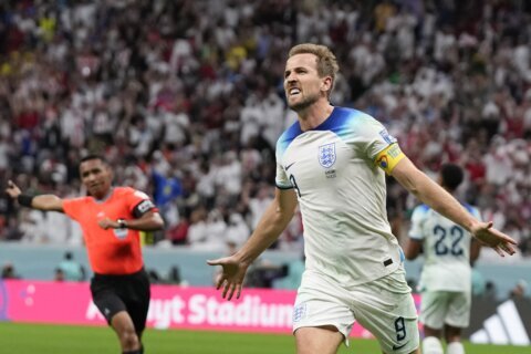 England reaches World Cup quarterfinals, beats Senegal 3-0