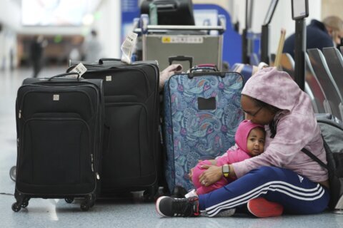 Bipartisan bill wants to stop airlines from charging fees for families to sit together
