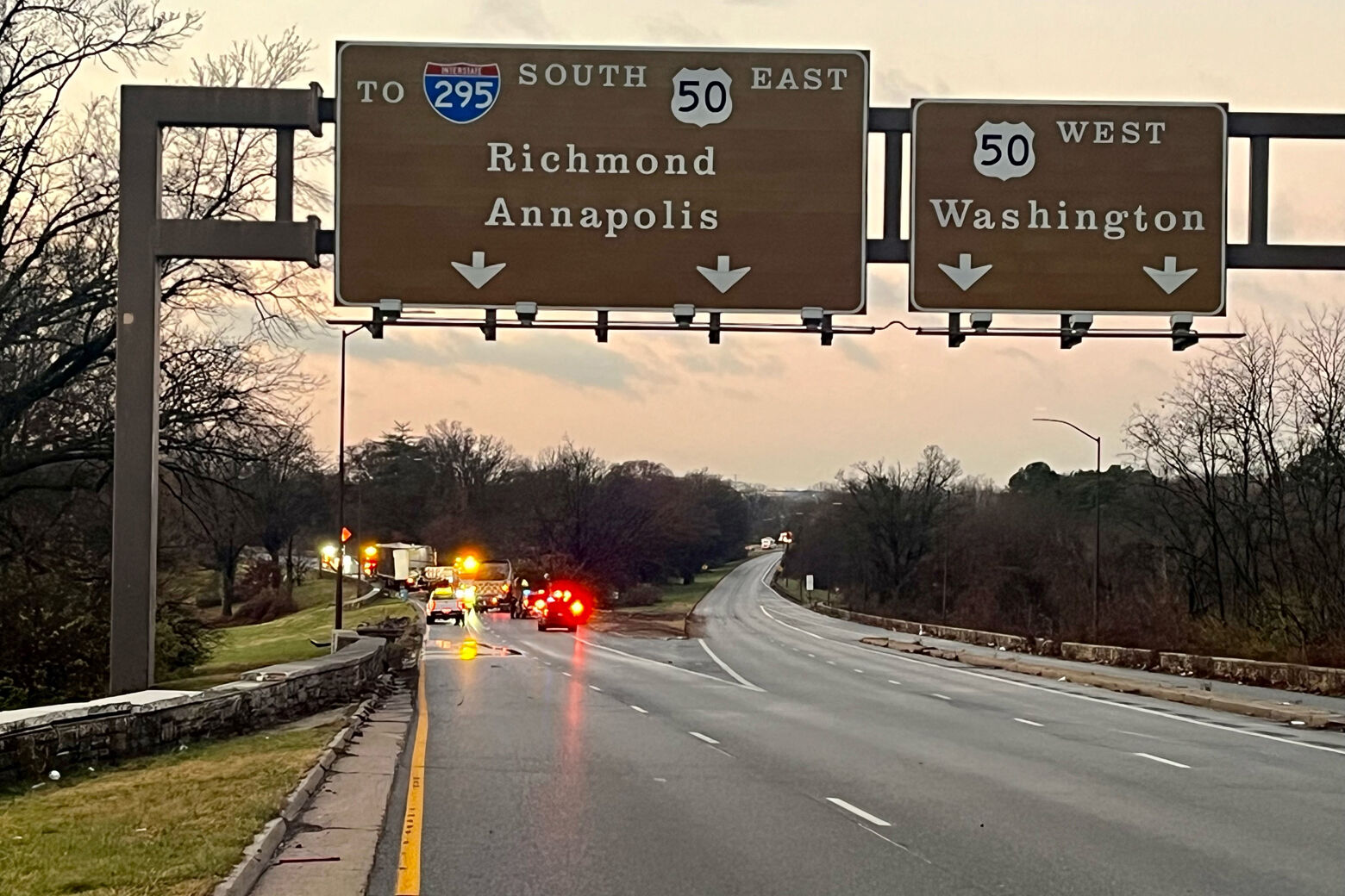 Tractortrailer that overturned on BW Parkway spills potatoes, onions