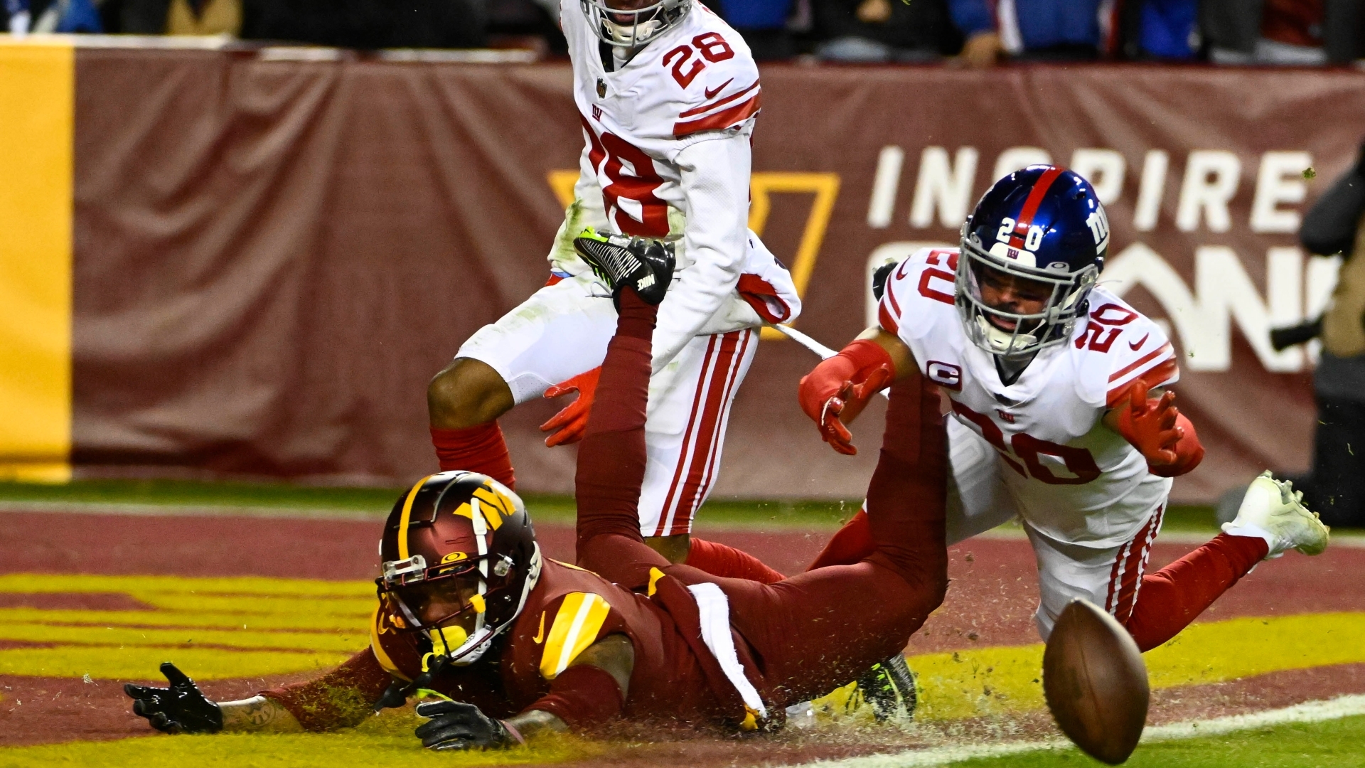 Commanders try to make sense of bizarre sequence to end Week 15 loss to  Giants - WTOP News