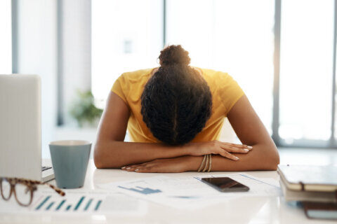 Survey: Midday slumps, colleagues to blame for lack of office productivity
